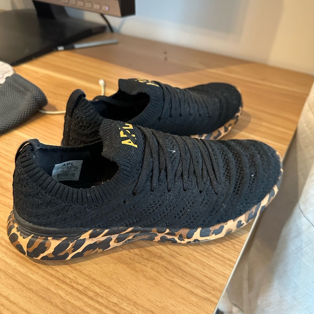 Women’s APL techloom black leopard Size 7